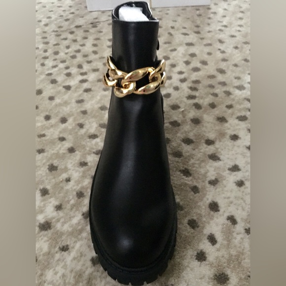 NEW NICOLE MILLER 9M ELLE Gold
Chain Chelsea Booties Boots Lug Sole Zip closure - Picture 6 of 12